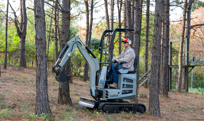 តើអ្នកជីកខ្នាតតូចនិងអ្នកផ្ទុកកង់ខ្នាតតូចរបស់ SHENGKUNDA ផ្តល់អំណាចដល់ឧស្សាហកម្មសំណង់សកលយ៉ាងដូចម្តេច?